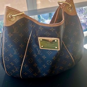 Louis Vuitton galleria mm shoulder bag